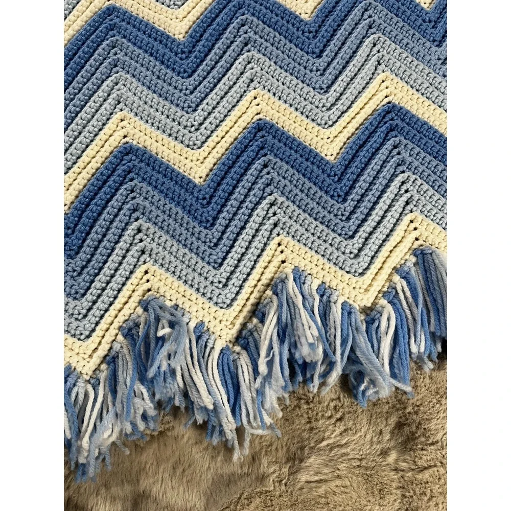 VTG Handmade Chevron‎ Crochet Afghan Throw Blue White Fringe 77x40 🇺🇸
